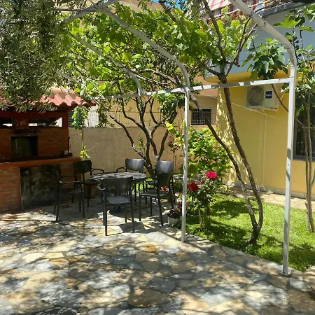 Vila 25 Golem Guest house 3*